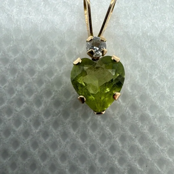 10K Yellow Gold Heart Shape Peridot And Cubic Zirconia Accent Pendant Estate - Picture 6 of 13